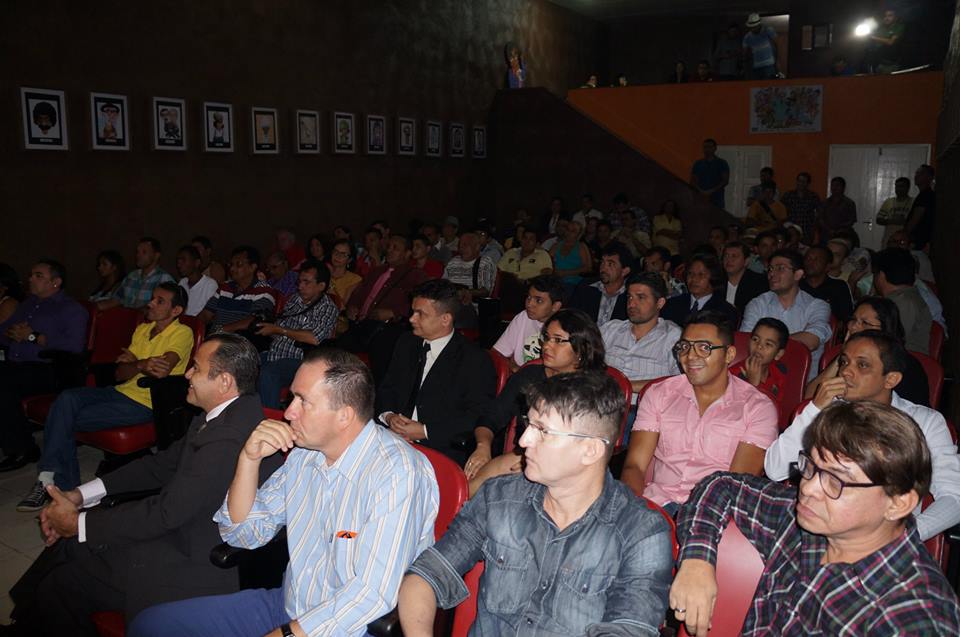 Sessão da Câmara Municipal de Fortaleza no Teatro Chico Anysio em homenagem  ao Dia do Humorista